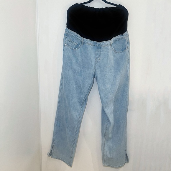 Pretty Little Thing Maternity Split Hem Jeans - Picture 4 of 7